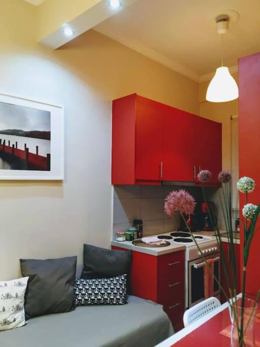 City Stay Close To The Metro A Charming Flat เอเธนส์ ภายนอก รูปภาพ